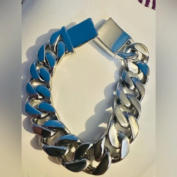 Stainless Steel Unisex Chunky SilverTone Bracelet NWOT - Picture 2 of 4